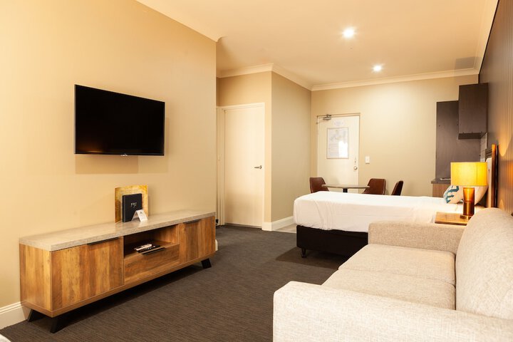 Room 34 of 77