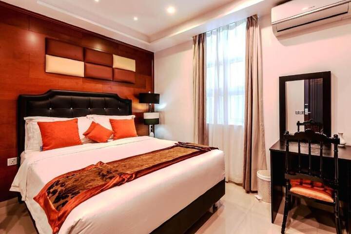 Room 32 of 114