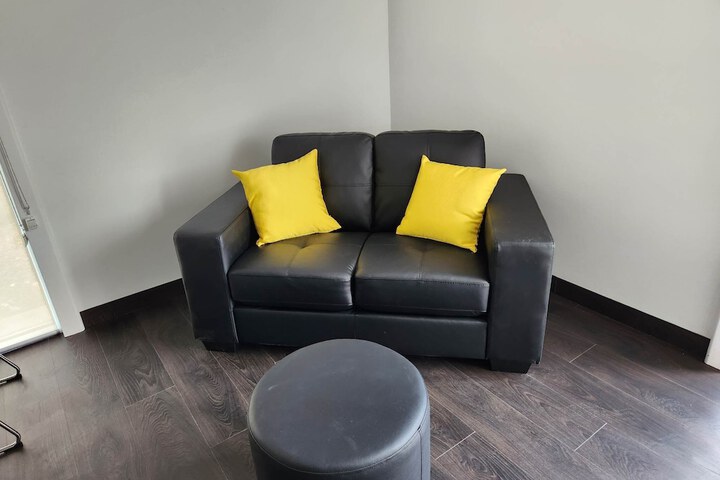 Lounge 31 of 42