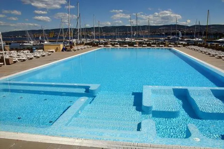 Pool 6 of 6