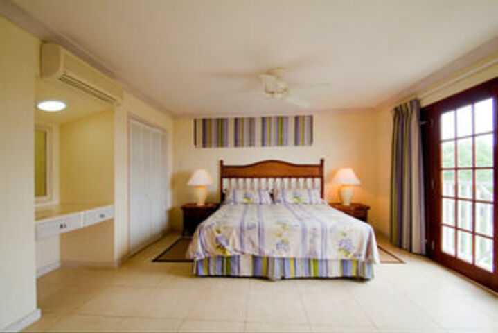 Room 6 of 10