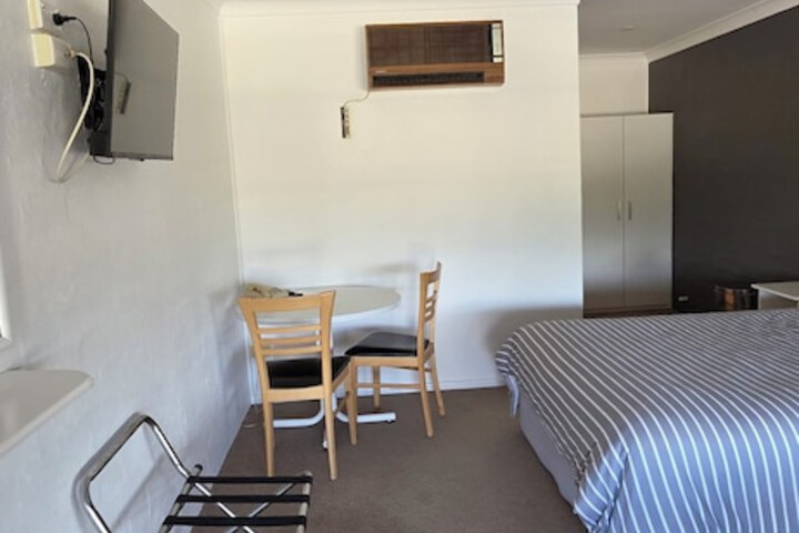 Room 27 of 84