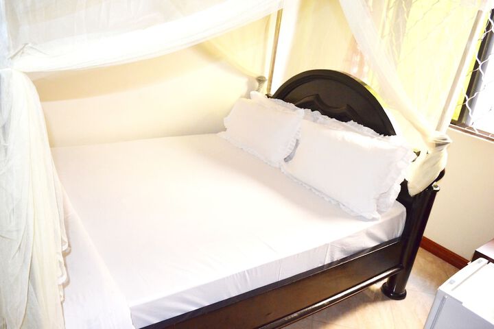 Room 6 of 38