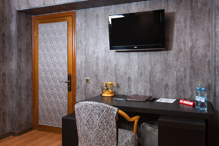 Room 28 of 170