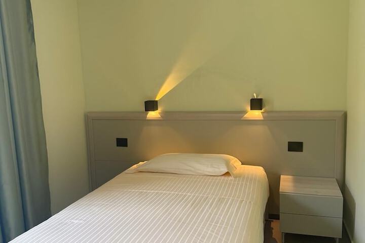 Room 31 of 104