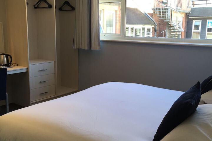 Room 11 of 83