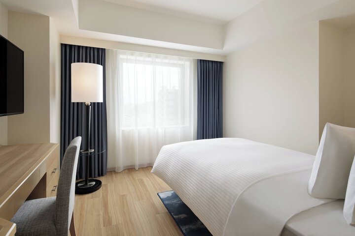 Room 4 of 63
