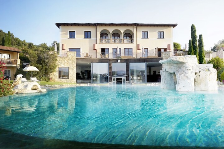 Hotel with Pool
