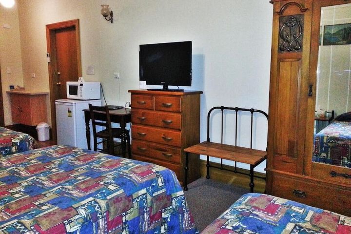 Room 3 of 42