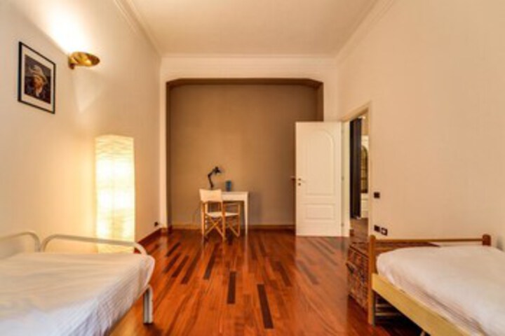 Room 11 of 25