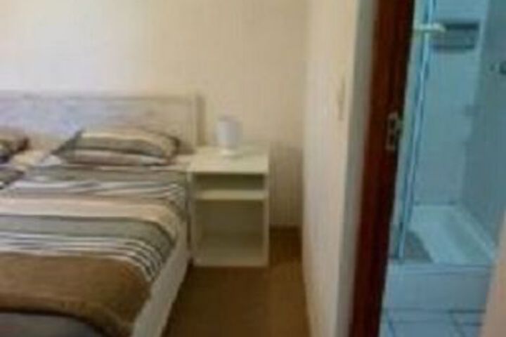 Room 5 of 7