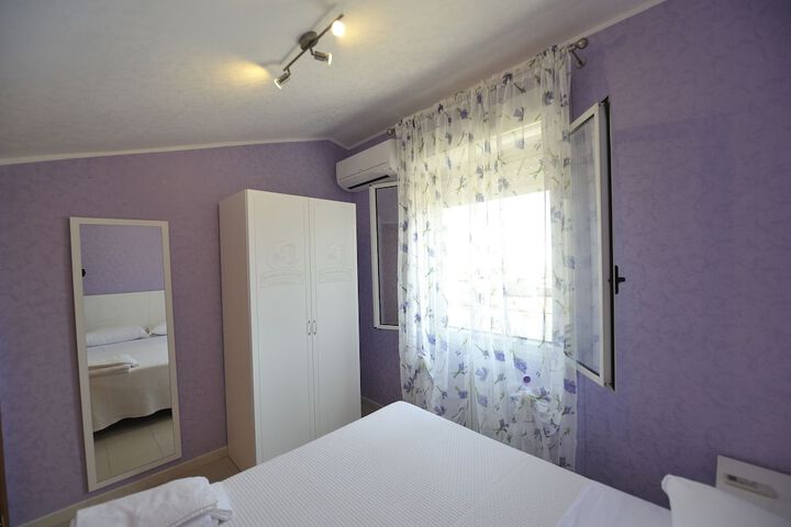 Room 8 of 30