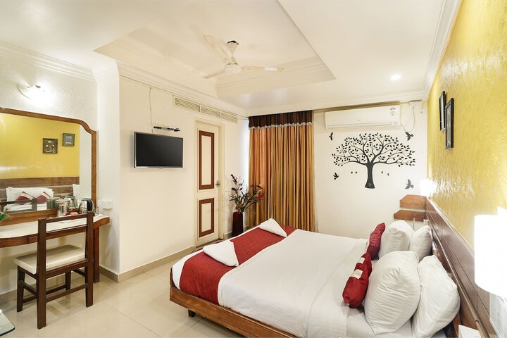Room 15 of 34
