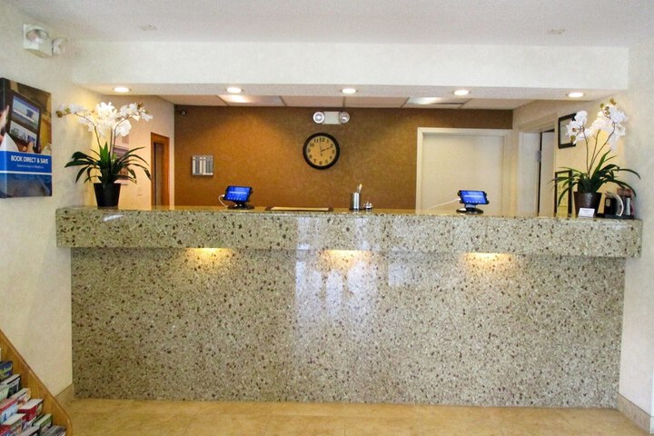 Entrance & Lobby