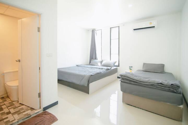 Room 10 of 48