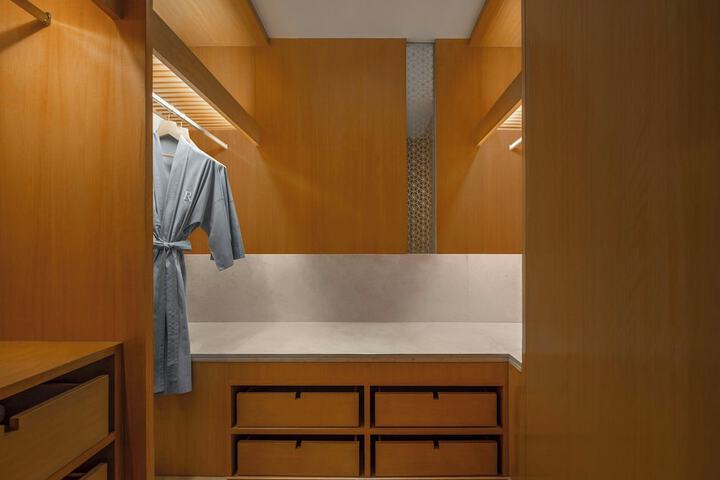 Room 28 of 122