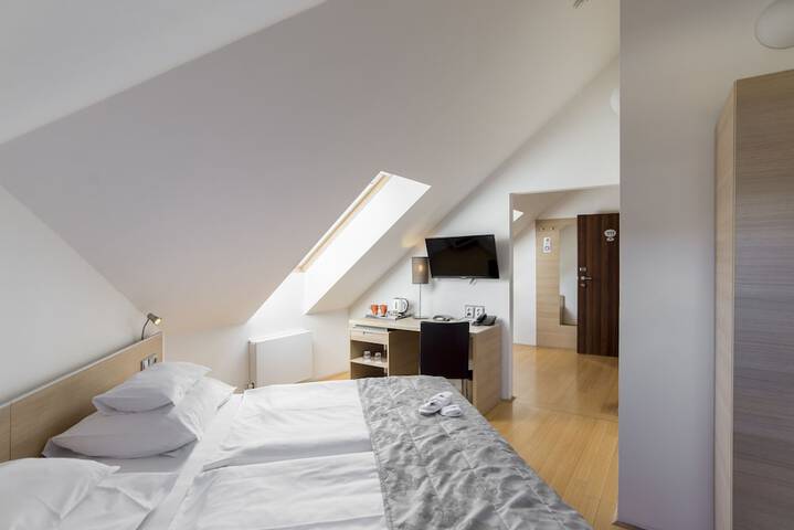 Room 5 of 50