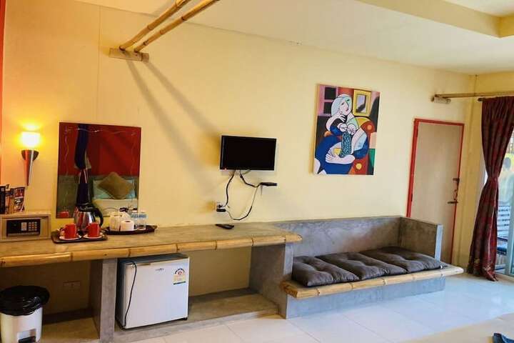 Room 52 of 169
