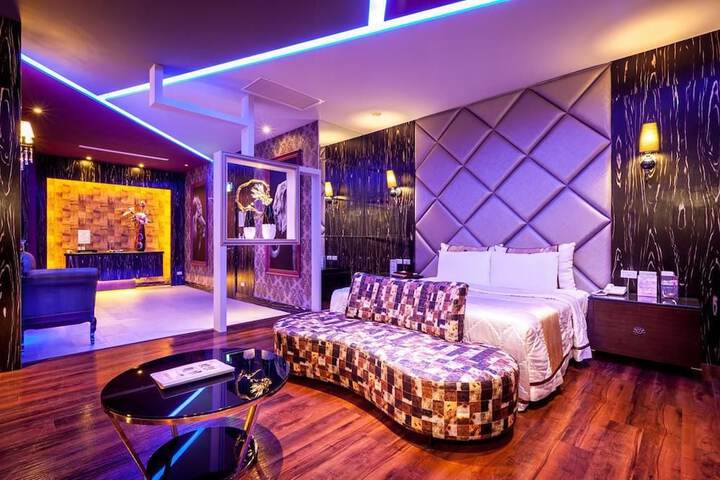 Room 21 of 62