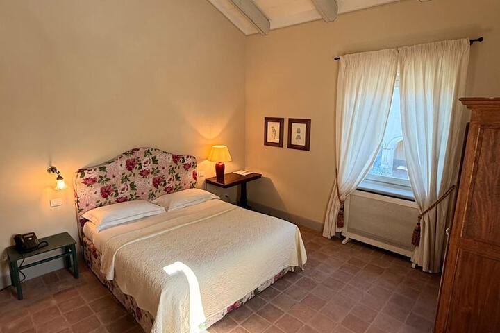 Room 9 of 48