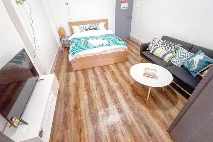 Room 25 of 83