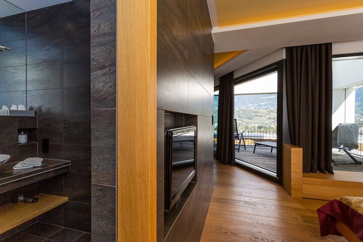 Room 17 of 100