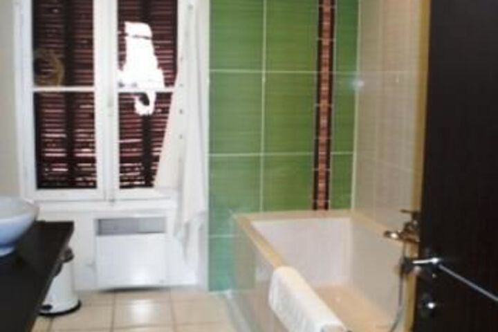 Room 2 of 10