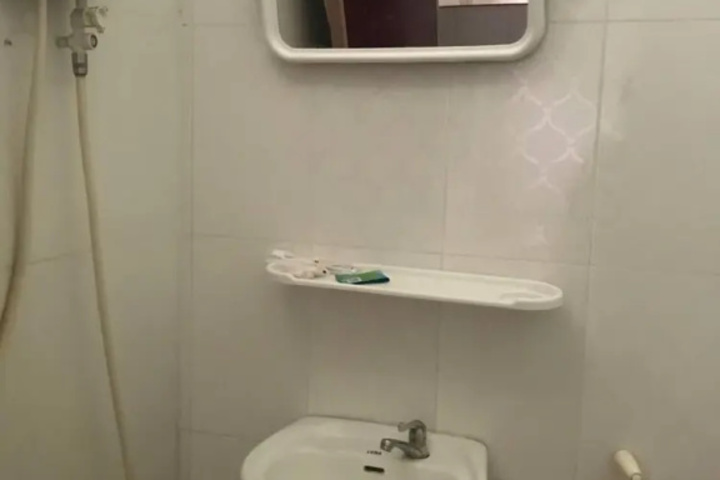 Room 7 of 8