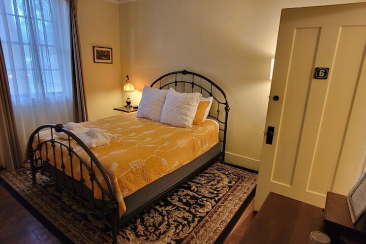 Room 5 of 44