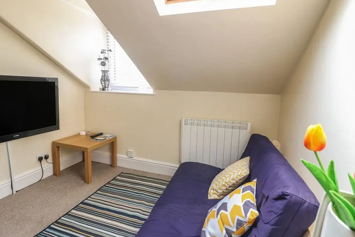 Room 4 of 12