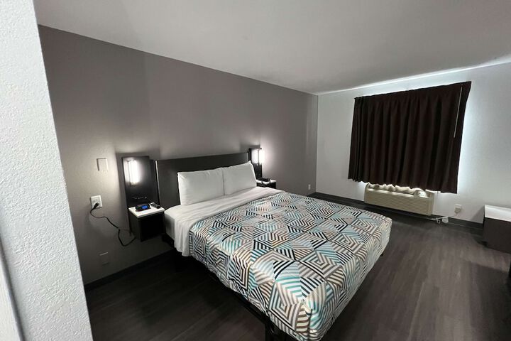 Room 4 of 35