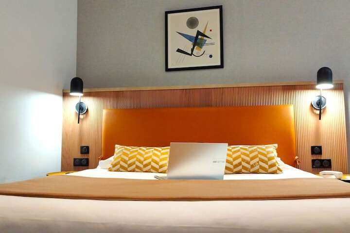 Room 7 of 75
