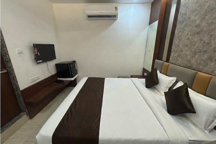 Room 8 of 42