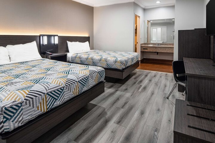 1 King Bed (7 of 12)