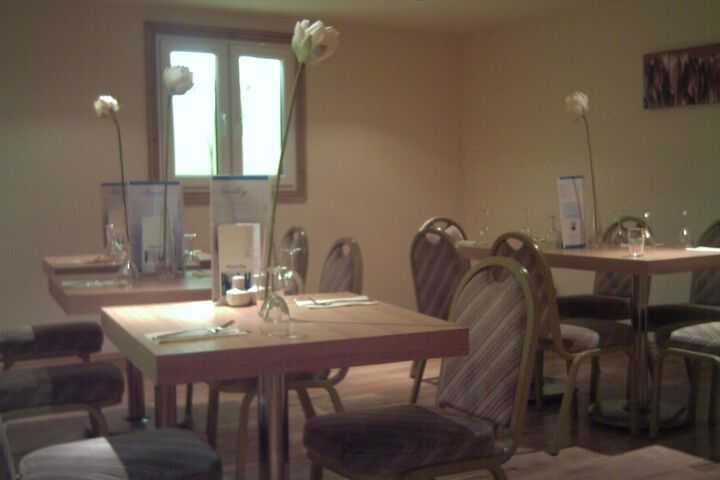 Dining 56 of 65