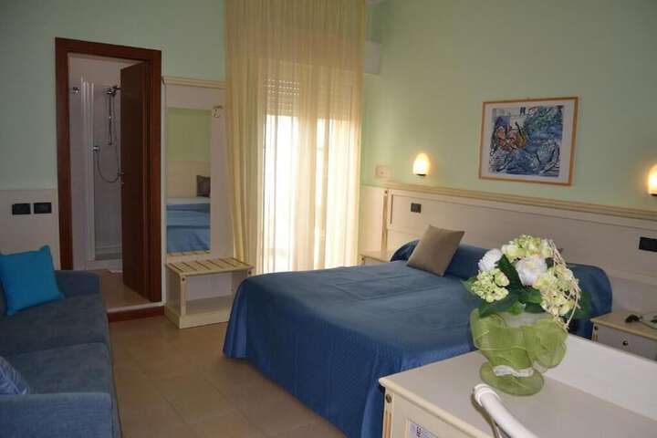 Room 9 of 48