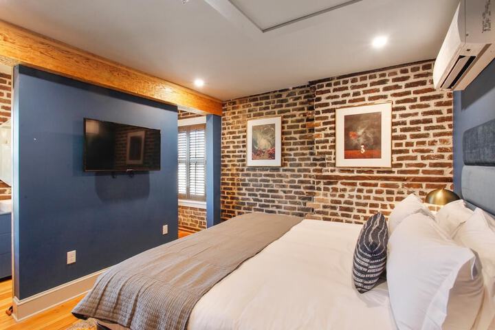 Room 33 of 164