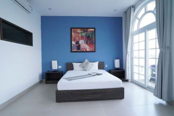 Room 35 of 66