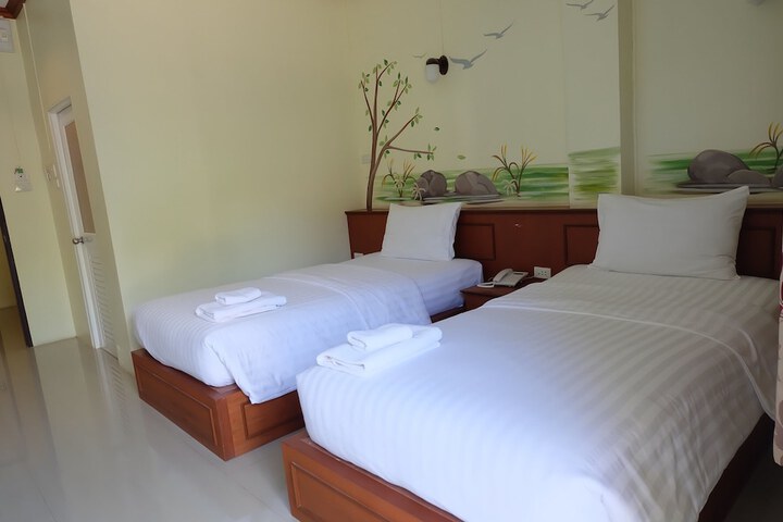 Room 5 of 16