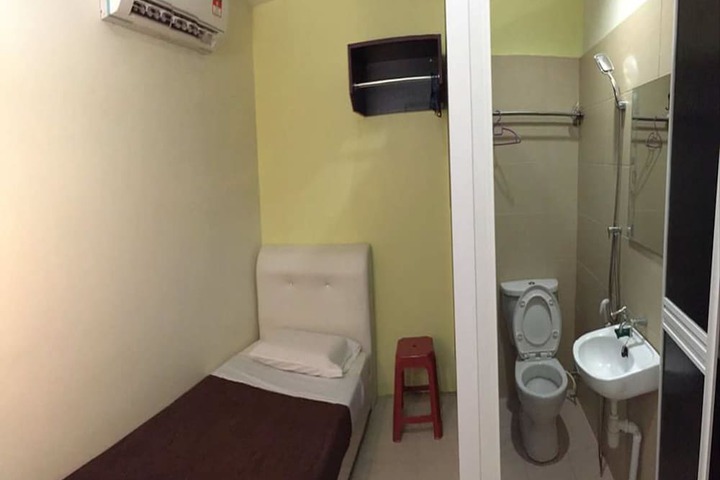 Room 4 of 19