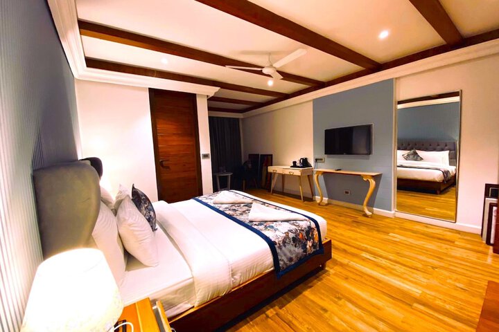 Room 32 of 53