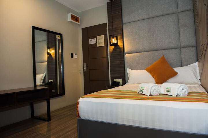 Room 8 of 19