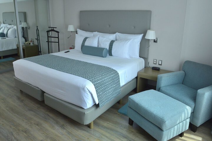 Room 27 of 221