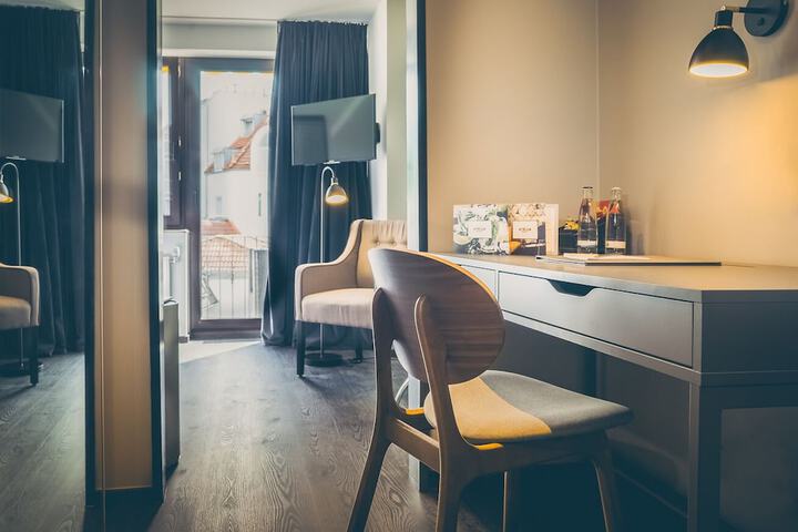 Room 47 of 83