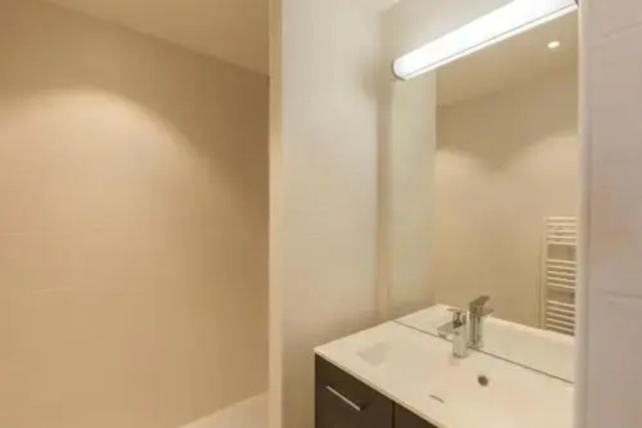 Room 8 of 12