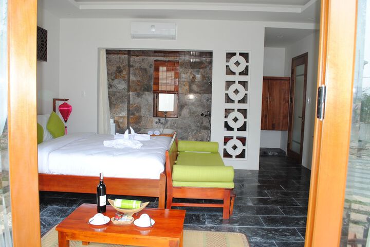 Room 4 of 33