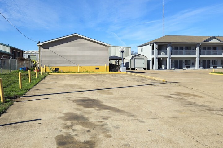 Property Grounds 20 of 35