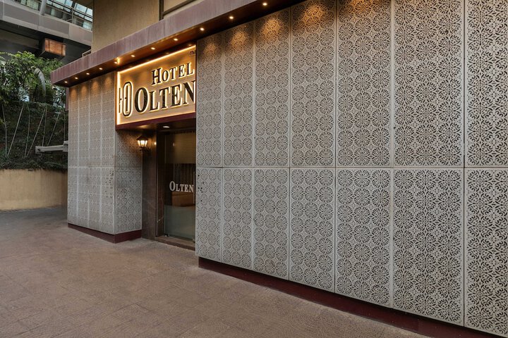 Hotel 3 of 100