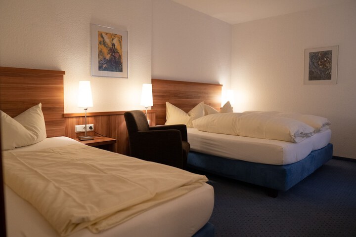 Room 10 of 27