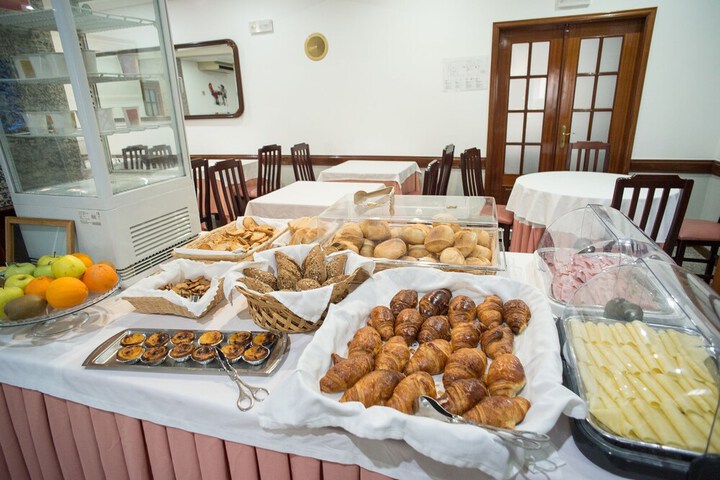 Breakfast/Coffee Service 30 of 43